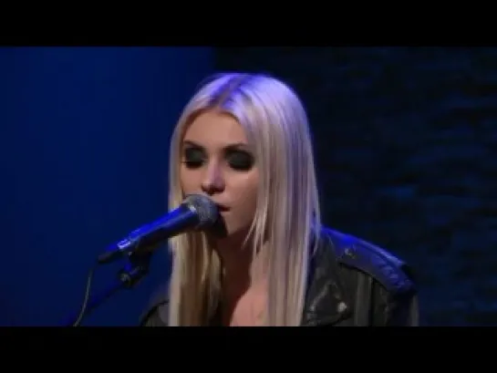 KTLA-The-Pretty-Reckless-performs-Make-Me-Wanna-Die