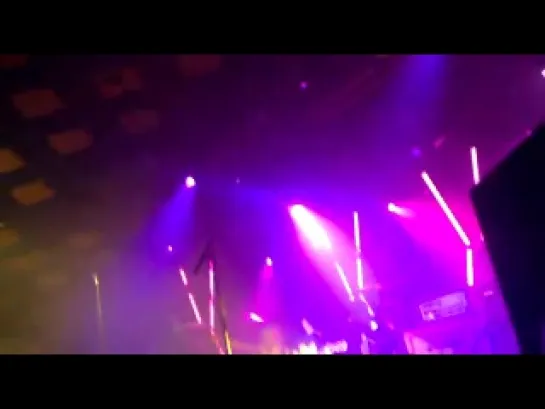 The Pretty Reckless - Love the Way You Lie (Rihanna - Eminem cover) - Glasgow Barrowlands 13-12-2010.flv