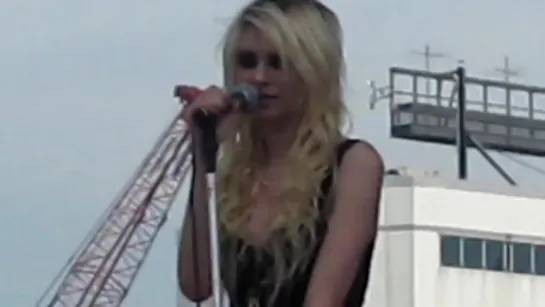 The Pretty Reckless- Zombie