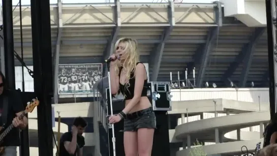 The Pretty Reckless - "Make Me Wanna Die"