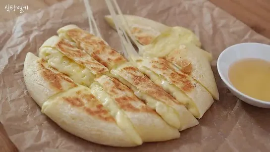 [오븐없이!] 화덕에 구운 것 같은 감자치즈빵! (후라이팬으로 맛있는 빵 만들기, Potato Cheese Bread)