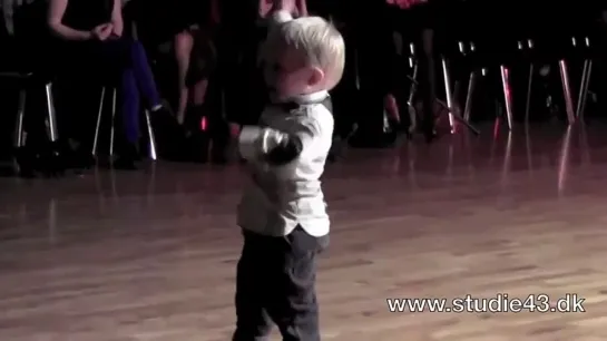 2 year old dancing the jive