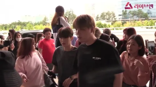 [VK][180913] MONSTA X at Gimpo Airport @ Liveen TV