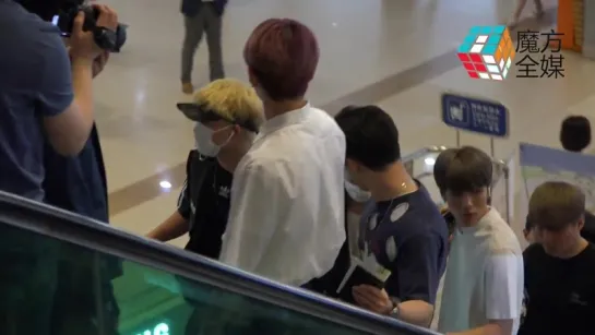 [VK][180601] MONSTA X at Gimpo Airport @ MoreForms Media