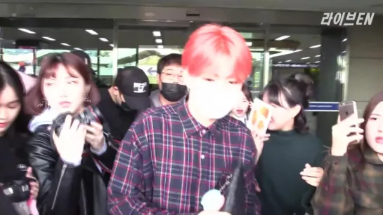 [VK][180416] MONSTA X at Gimpo Airport @ Liveen