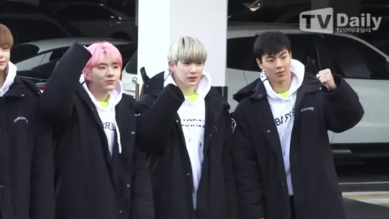 [RAW|VK][16.01.2017] Monsta X arriving at Idol Star Athletics Championships  @ TVDaily