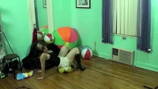 Beach Balls Butt Crush Pop & Deflate