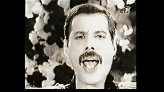 15. Freddie Mercury. Living On My Own