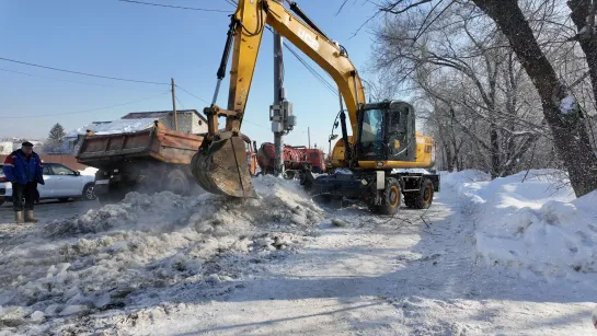 Воду перекрыли - приступили к ремонту водопровода на улице Мориса Тореза