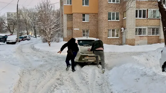 Жесть! Не пройти не проехать - в Самаре дворовые проезды засыпало снегом.