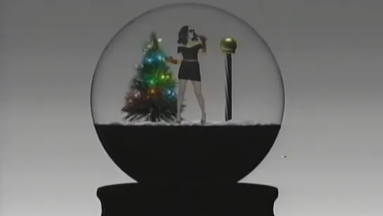 Allie X – Last Xmas