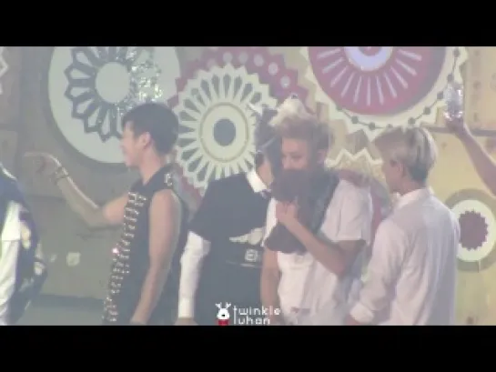 [FANCAM] 131225 Luhan focus @ Christmas Wonderland Concert Ending