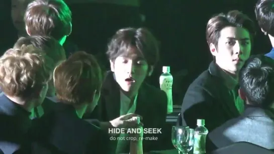 160114 EXO Baekhyun tells Suho, that he goes to the toilet XD @ Seoul Music Awards