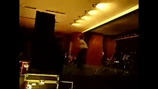 Predebut Kai dancing to "Sexy Back" at school event