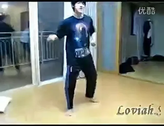 [Pre-Debut]090531 EXO-K Baekhyun crazy dance with friends in the room (New)