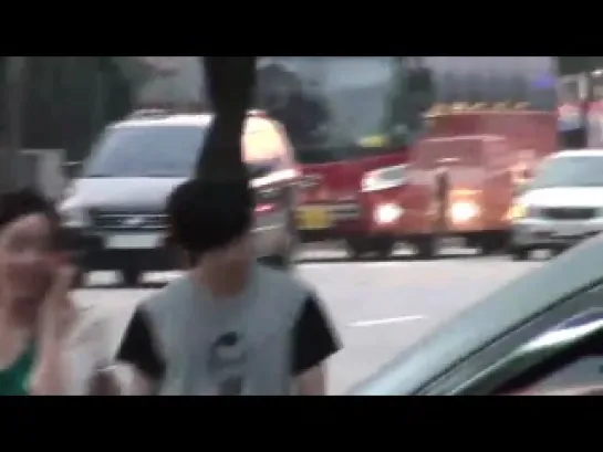 [FANCAM] 110708 infront of SM building