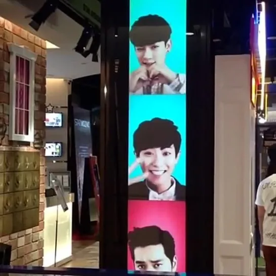 Lotte Star Avenue Digital Billboard Chanyeol & Chen