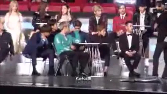 Fancam 151202 EXO Reac to SNSD win Best female group @ 2015MAMA