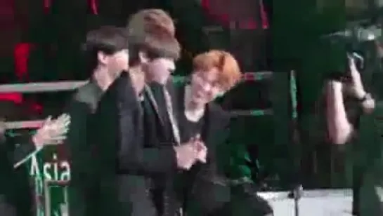 Fancam 151202 EXO Drop That BTS reaction @ 2015MAMA