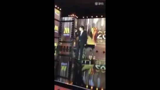 [FANCAM] 151218 Yixing performing One Person at Lily Movie Awards