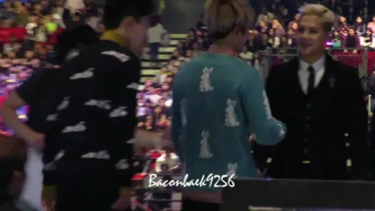 151202 MAMA offstage EXO GOT7 bowing to sehun