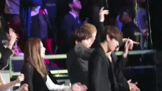 [FANCAM] EXO (Drop That) With BTS reaction @ MAMA2015 IN Hong Kong