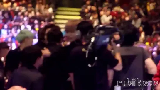 [FANCAM REACTION] 151202 MAMA IN HK - GOT7, BTS, RED VELVET, EXO ON GUEST AREA DURING BREAKS