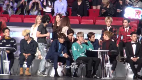 [Fancam] 151202 EXO Reac to SNSD win Best female group @ 2015MAMA