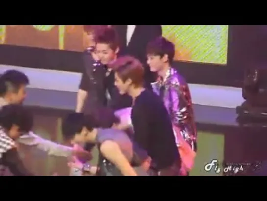 [Fancam] 120408 EXO-M @ Music Billboard Award Ceremony