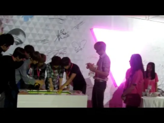 [FANCAM] 120812 EXO @ S.M.ART EXHIBITION