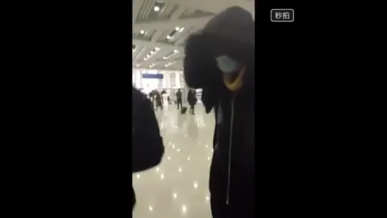 [Fancam] 151124 Beijing arrived