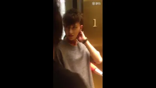 151013 Z.TAO прибытие в отель после мероприятия (1)