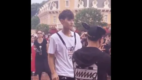 151007 Z.TAO filming Charming Daddy at Disney Land Hongkong (2)