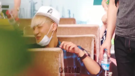 [fancam] 150716 Guangzhou Train Station廣州南站 吃可愛長大的Z.TAO 黃子韜