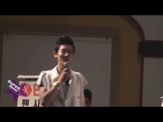 |FANCAM| 130613 Yongsan Fansign (Chanyeol focus)