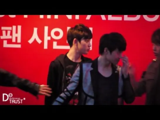 [fancam] 120430 EXO-K fansign Chanyeol and D.O