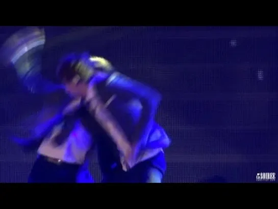 |FANCAM| 131009 Asia Song Festival - Wolf Intro (Chanyeol focus)