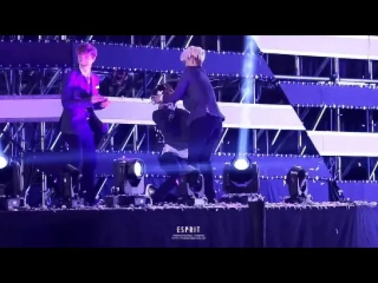 |FANCAM| 131009 Asia Song Festival (Chanyeol focus)