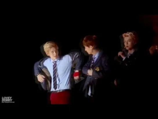 |FANCAM| 130908 Chanyeol & Sehun moment @ MTV World stage