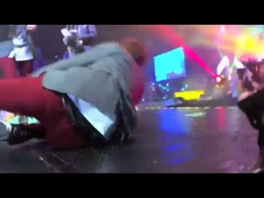 |FANCAM| 130907 KPOP Republic Concert ( Chanyeol fell)