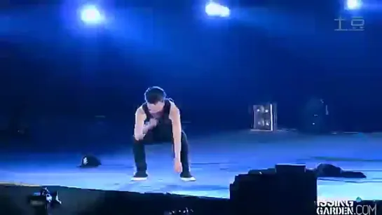 [FANCAM] 141018 EXO LAY Solo stage - SMTOWN SHANGHAI