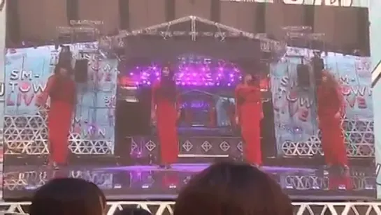 [fancam] Kyu-Line 2014.08.15 SMTOWN -Girls day