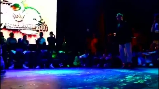 Larry (Les Twins) Vs Nastya(SQUAD)-Battlezone 2010