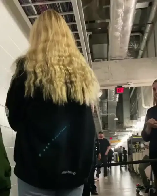 billie backstage with fans in miami