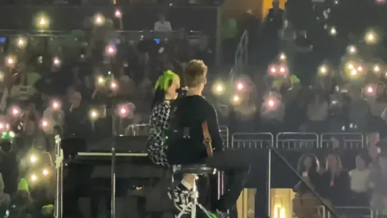 billie performing "i love you" in orlando