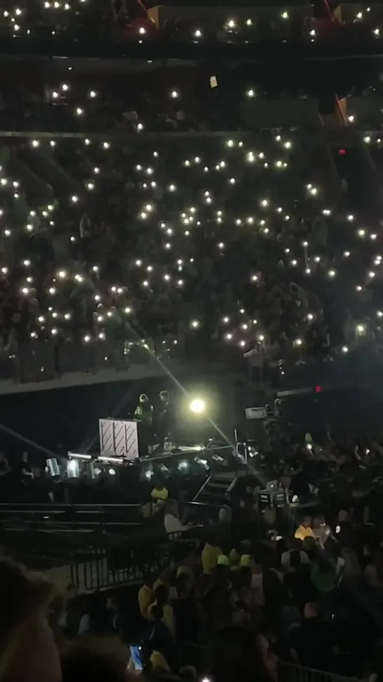 billie performing "i love you" in miami