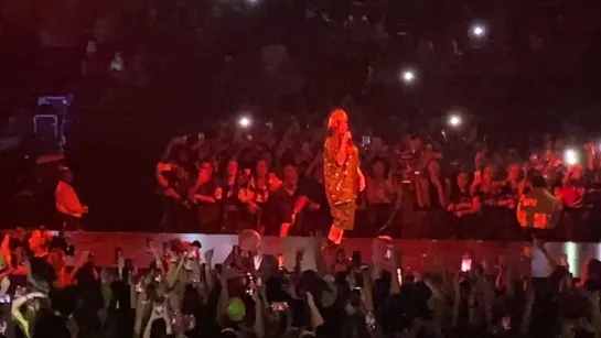 billie performing “my strange addiction” in miami