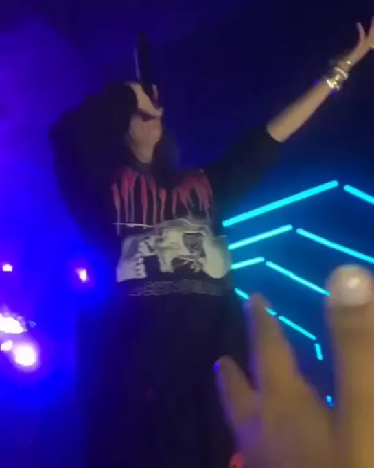 billie eilish live / sacramento