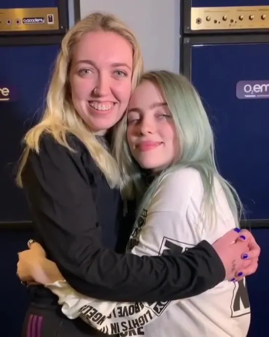 Billie with a fan in London 05.03.19