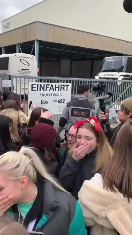 Billie with fans in Zürich, Switzerland 22.02.19